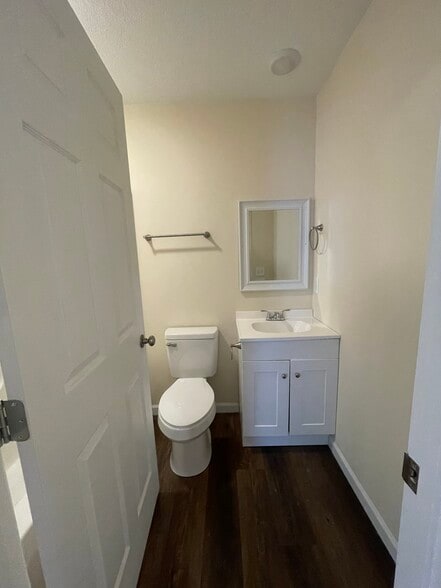 Building Photo - 640 Evans Rd