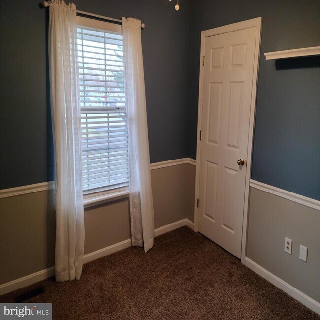 Building Photo - 135 Hill Valley Dr