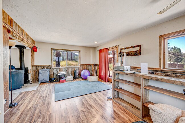 Building Photo - 205 Sioux Trail