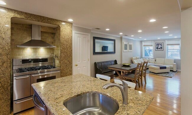 Building Photo - 294 Pavonia Ave