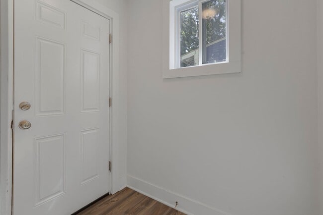 Building Photo - 450 S Terrace Ave