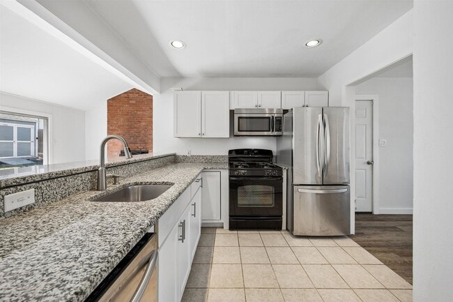 Building Photo - 1411 Fairfield Dr