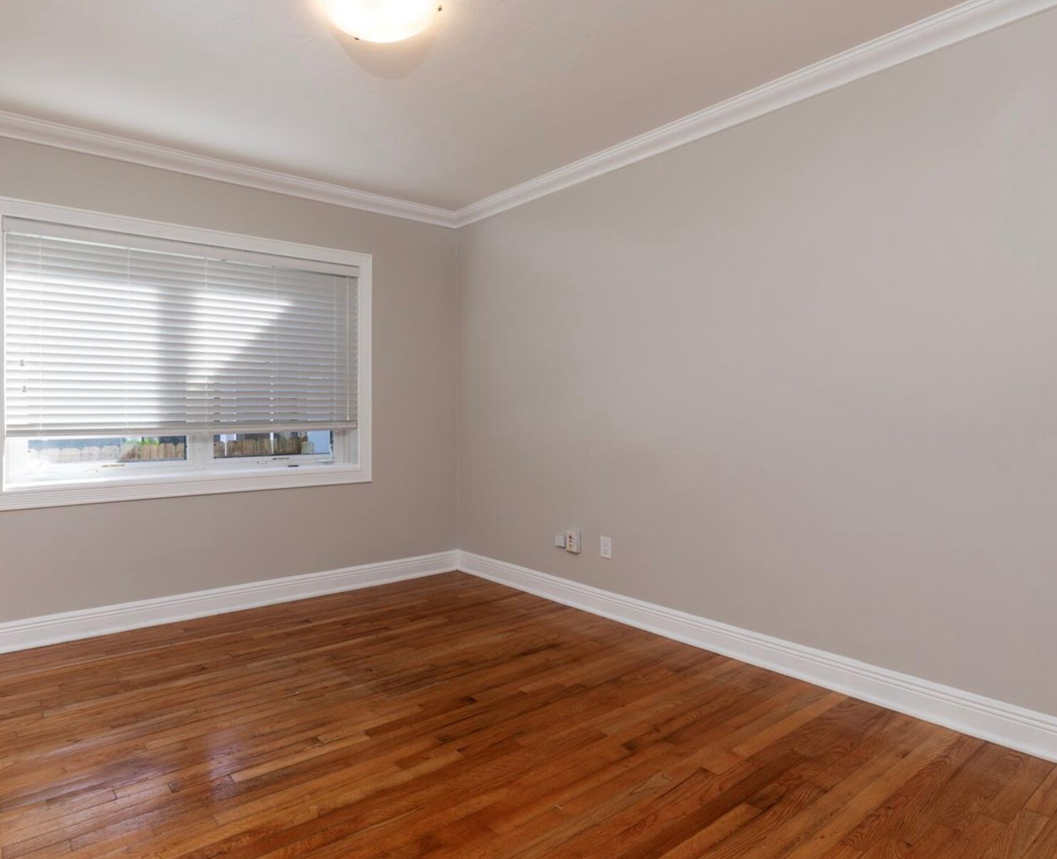 Building Photo - 1350 Mendavia Ave