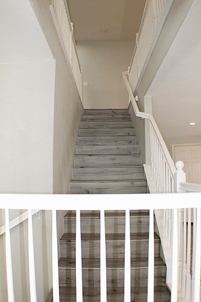 Building Photo - Amazing 5 bedroom home for rent in North F...