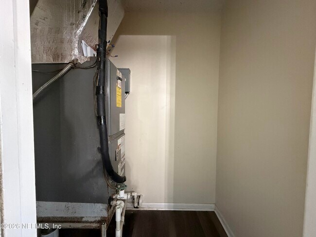 Building Photo - 3765 Crown Point Rd