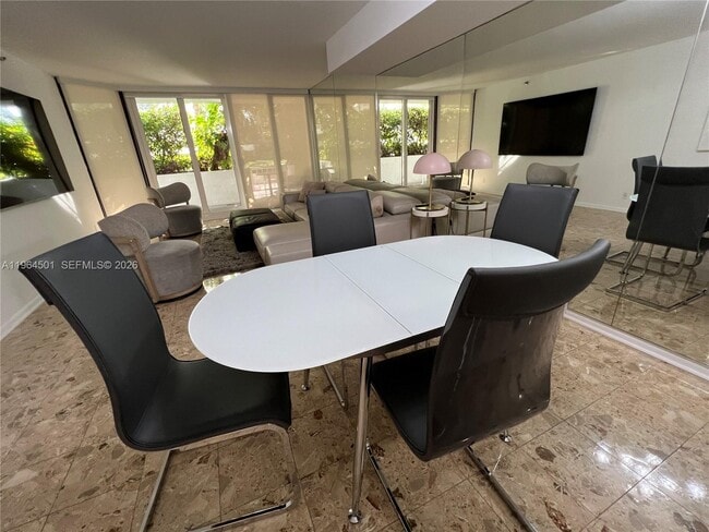 Building Photo - 1717 N Bayshore Dr