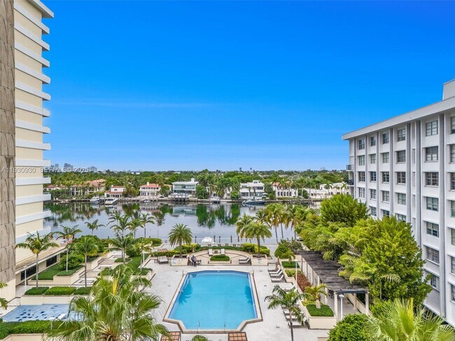 Building Photo - 5600 Collins Ave