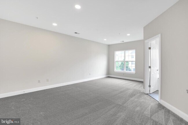 Building Photo - 9769 Northern Lakes Ln