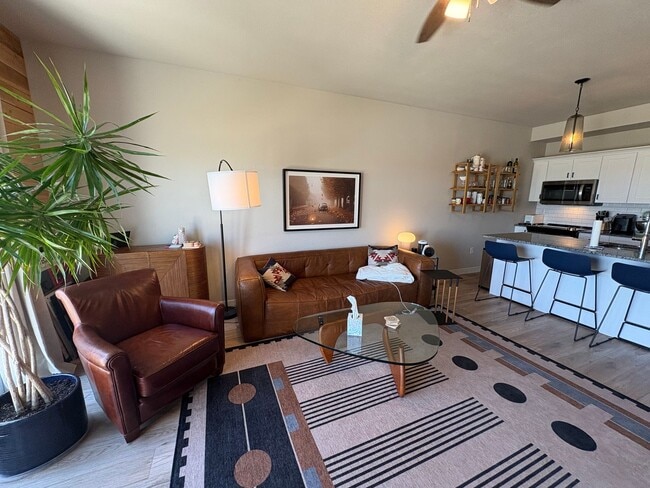 Building Photo - Modern Townhome with STUNNING Views in West MHK
