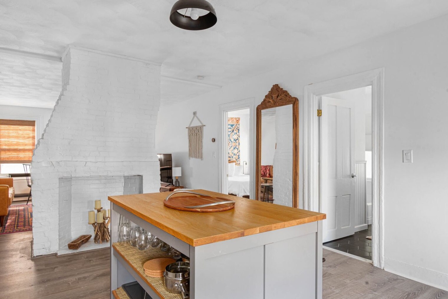 Building Photo - 136 Main St