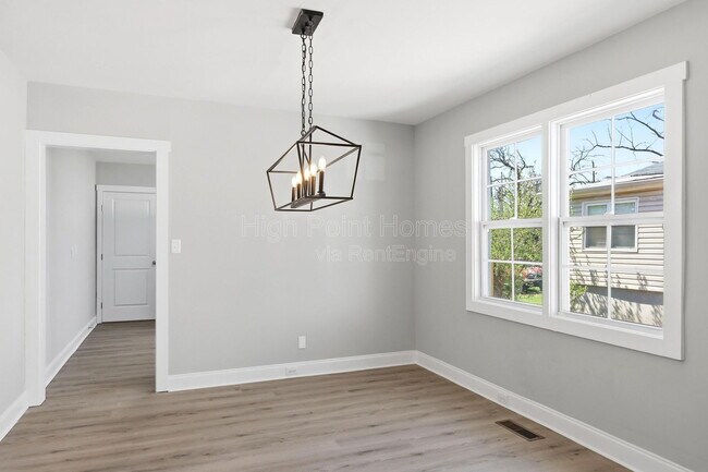 Building Photo - 2406 Kirby Ave