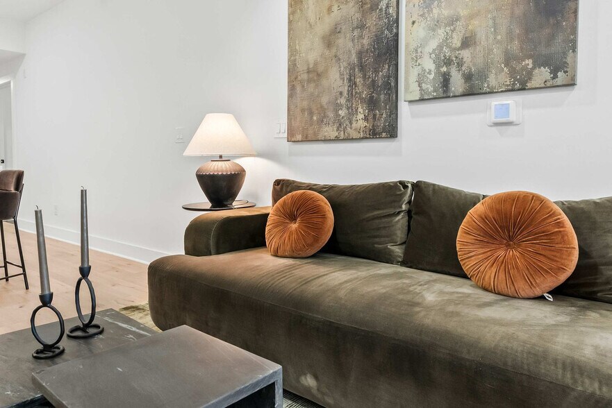 Building Photo - 346 Peters St SW