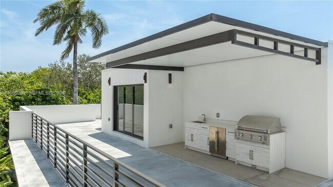 Building Photo - 3047 Elizabeth St