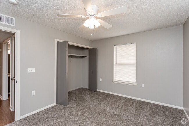 2BR, 2BA - 1,021 SF Renovated - Cottages Of Fort Smith