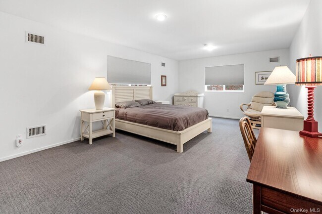 Building Photo - 34 Park Cir