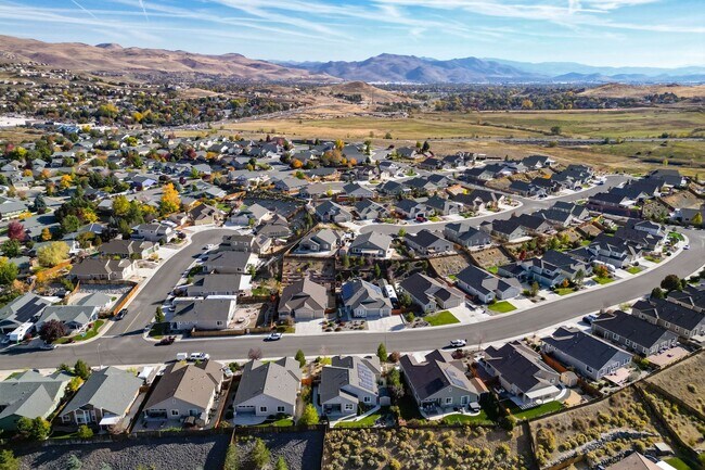 Building Photo - FULLY FURNISHED home available now.