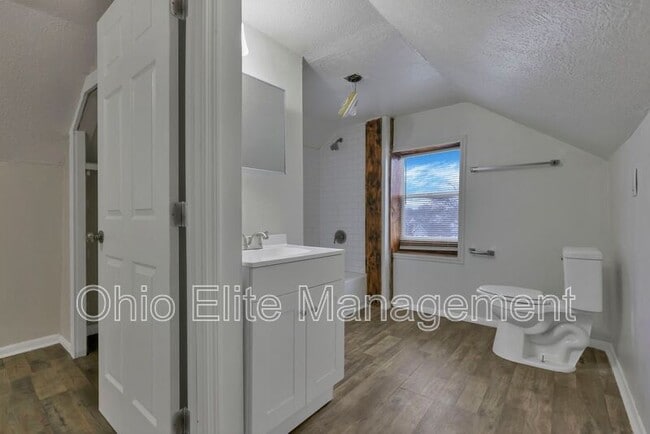 Building Photo - 85 1/2 S Wheatland Ave