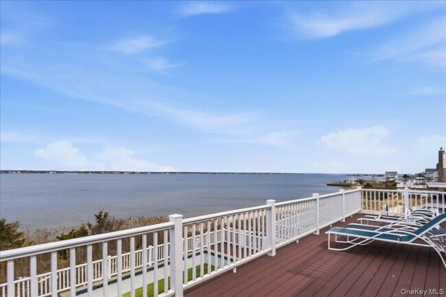 Building Photo - 672 Dune Rd