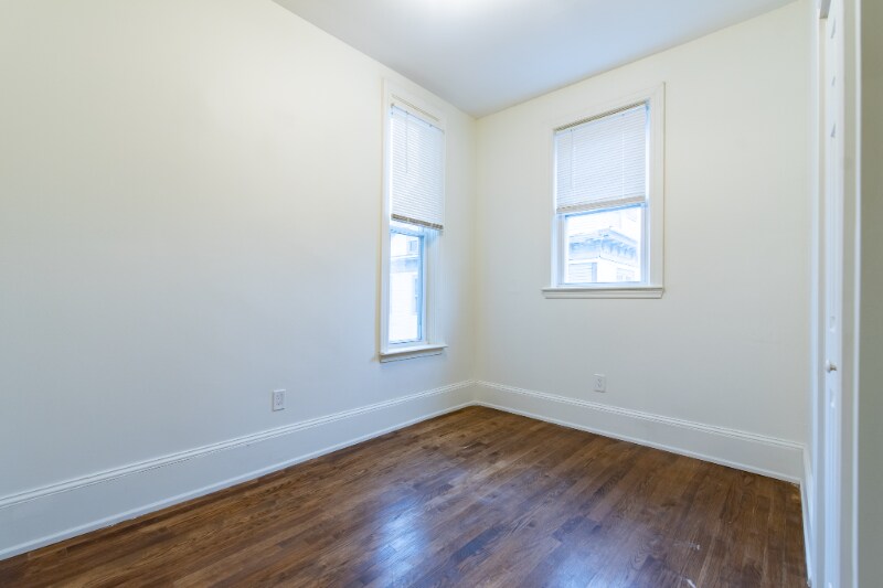 Building Photo - 215 Broadway