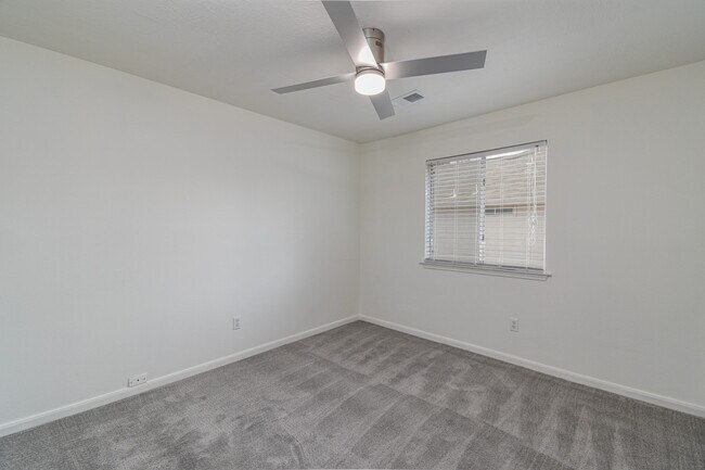 Building Photo - 30611 Country Meadows Dr