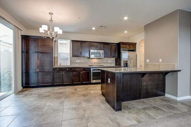 Building Photo - 1504 N Vanguard Way