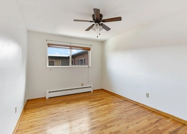 Building Photo - Amazing West Hills Condo! W/S/G + Heat inc...