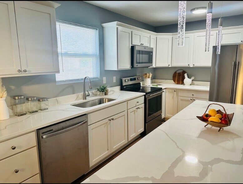 Kitchen/dining table - 4916 Mecca St