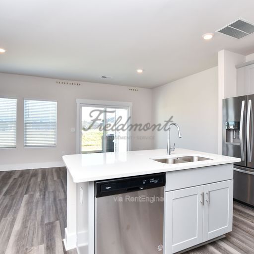 Building Photo - 429 Ellis Mill St