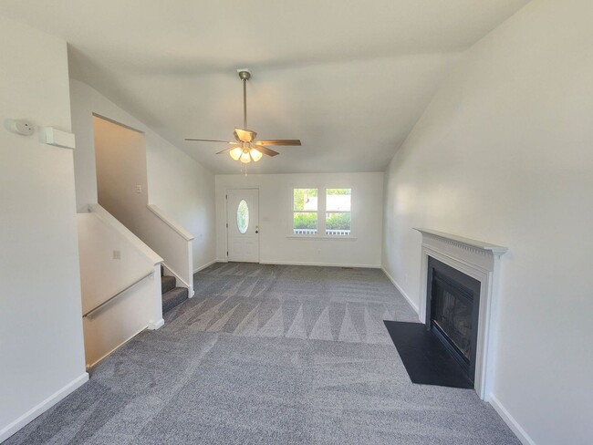 Building Photo - 4 bedroom house in Prince George