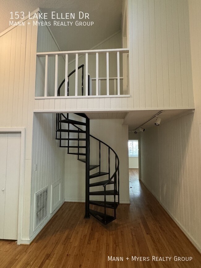 Building Photo - 153 Lake Ellen Dr