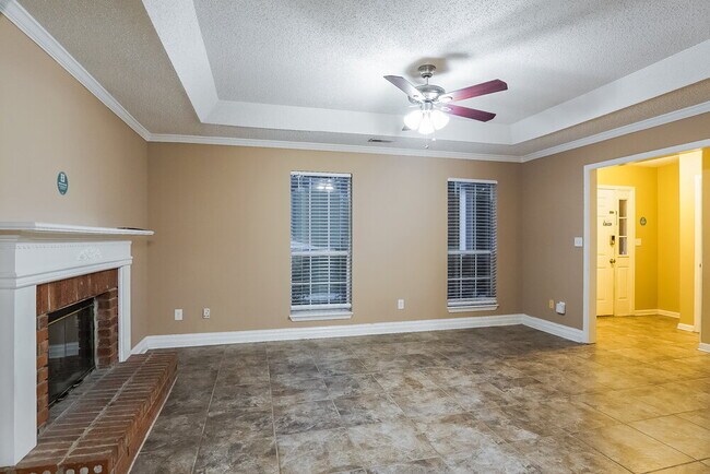 Building Photo - 144 Carriage Dr