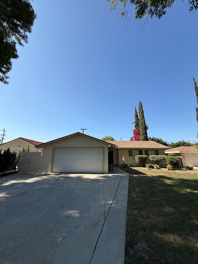 Primary Photo - Beautiful 3 Bedroom, 2 Bathroom North Hill...