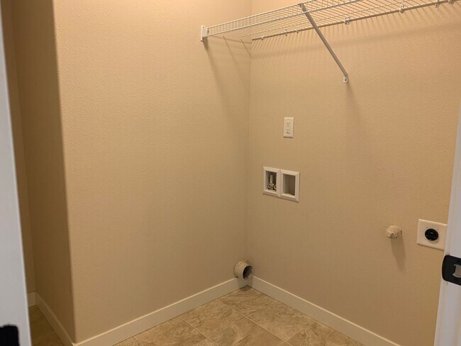Building Photo - Beautiful 4BR in Camas! Modern Finishes! Close to Shopping & I-5! Schedule a tour today!