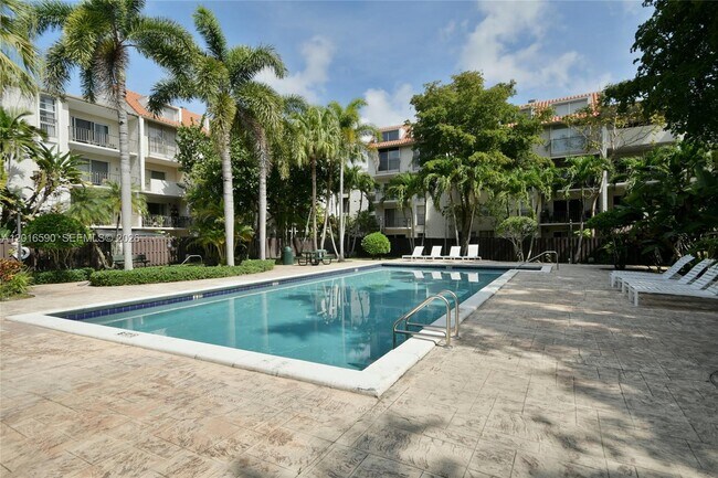 Building Photo - 6884 N Kendall Dr