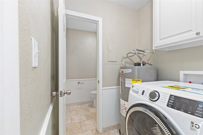 Building Photo - 6925 Calendar Rd