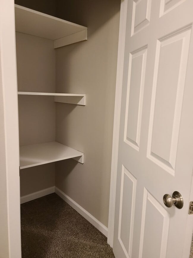 Building Photo - Yelm Creek Estates, 4 Bedroom, 2.75 Bathroom with Den