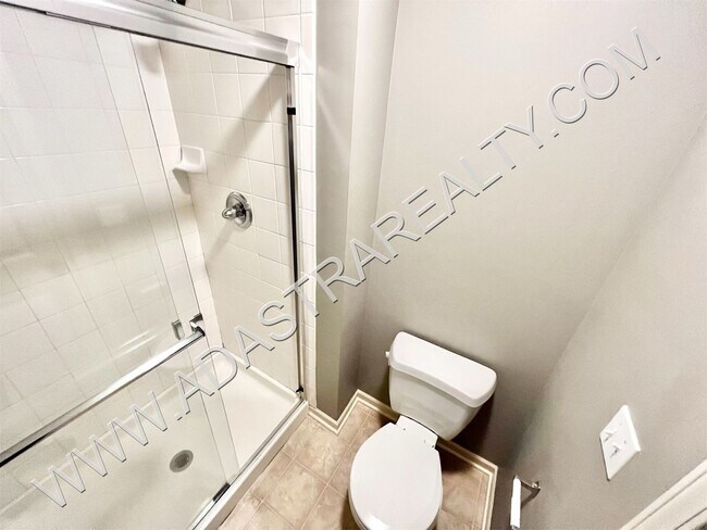 Building Photo - Beautiful Olathe Townhome-Available NOW!!!