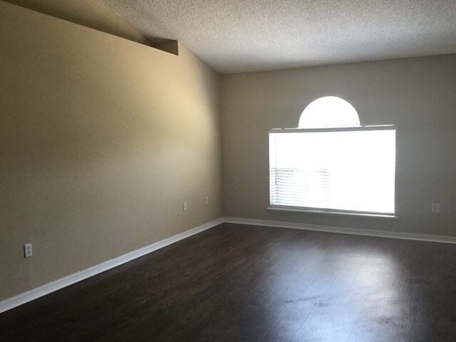 Building Photo - 147 Timbercreek Pines Cir