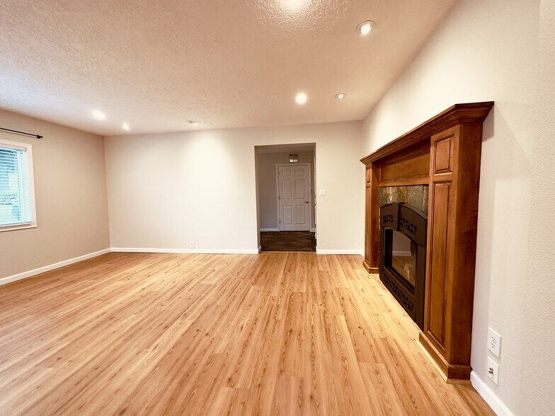 living room opposite view - 8717 NE Webster St