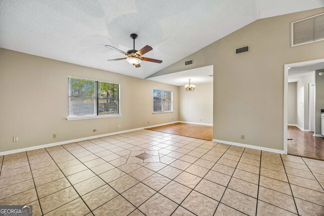 Building Photo - 132 N Woodvalley Dr