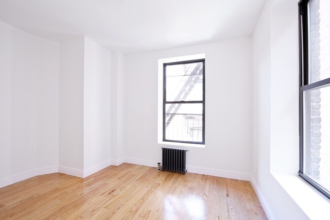 Building Photo - 500 W 110th St