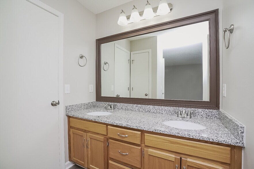 Building Photo - 6112 Hampton Hall Way