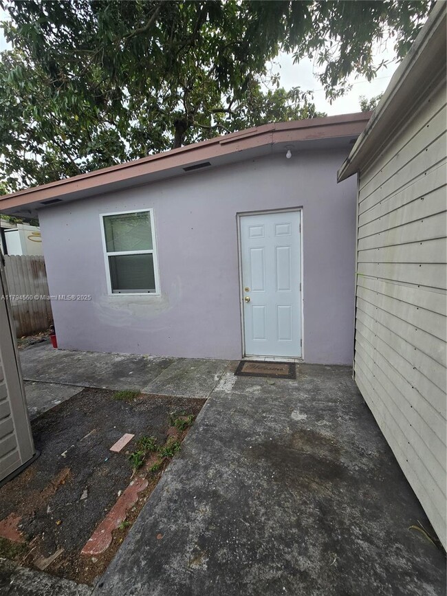 Primary Photo - 3252 NW 102nd St