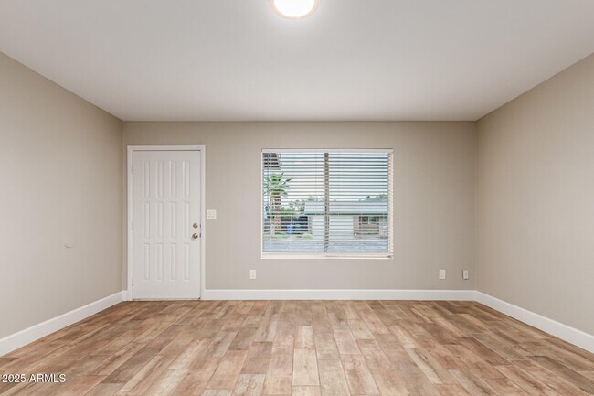 Building Photo - 2731 E Charleston Ave