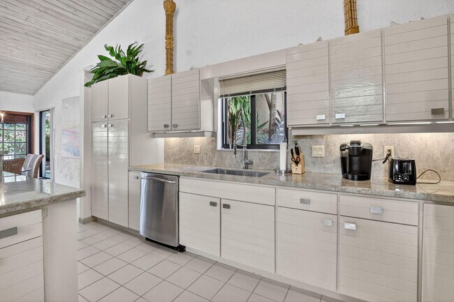 Building Photo - 22519 Esplanada Cir