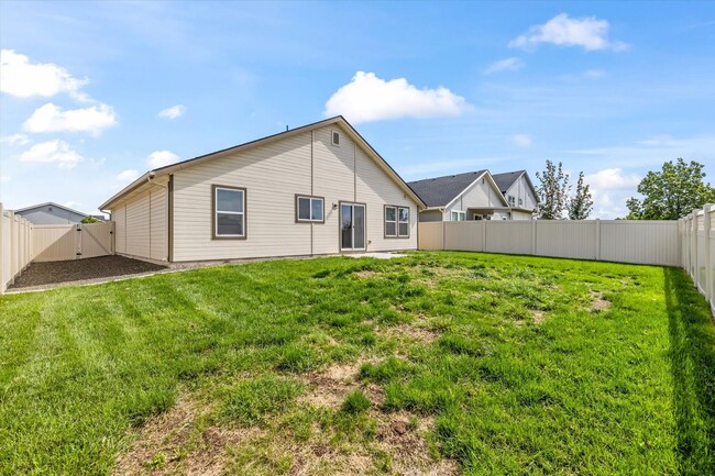 Building Photo - Charming 3 Bedroom Home in Nampa _ Pet Fri...