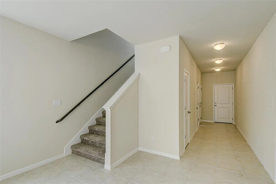 Building Photo - Room in House on Spinnaker Loop