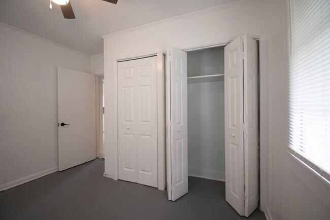 Building Photo - 114 Calvary Dr
