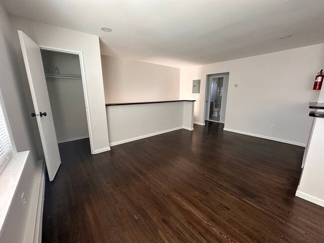 Building Photo - 581 Patten Ave