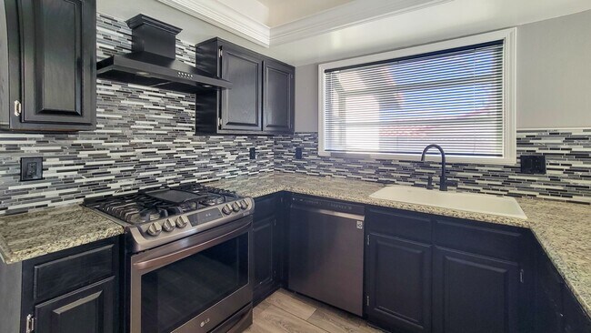 Building Photo - 8525 Del Rey Ave